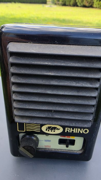 Przenośny grzejnik i wentylator marki Rhino.