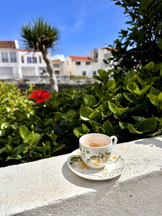 Aluga-se quarto em moradia T4 totalmente renovada — Ponta Delgada