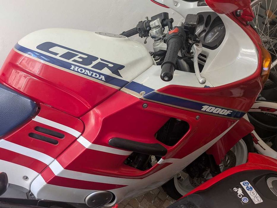Honda CBR 1000F SC24 – 1989 – Revisão, bateria e pneus novos