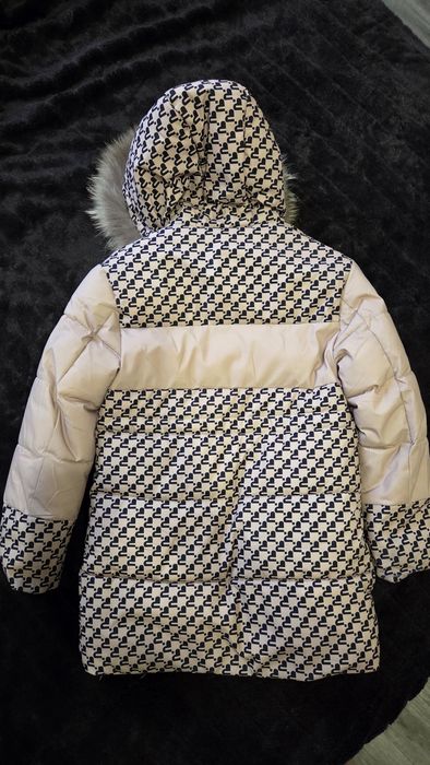 Зимова куртка на дівчинку