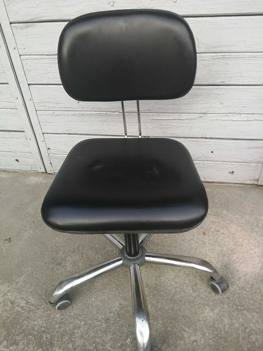 Sprzedam fotele obrotowe od 40 do 80 zł. i krzesła składane, w opisie