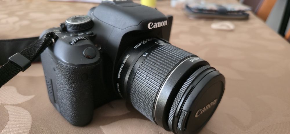 Canon EOS 600 D + Objetiva 18-55 mm
