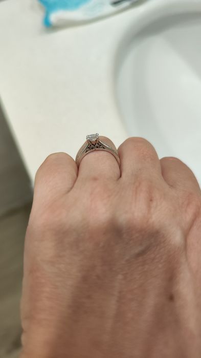 Anel de noivado prata e zirconia