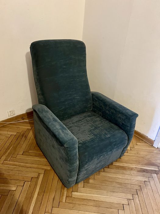 Fotel rozkładany z podnóżkiem