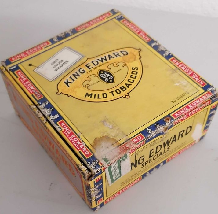 Cigarreira e caixa de cigarrilhas, cada  5€