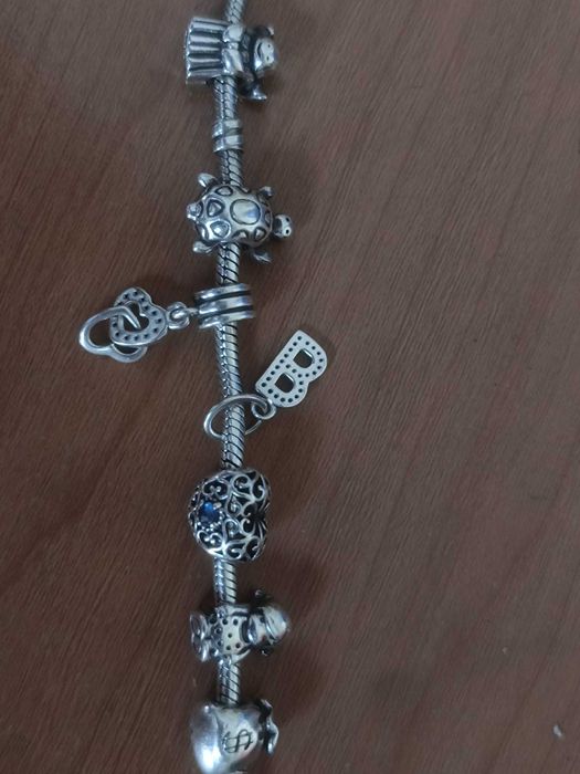 Pulseira Pandora em Prata (17,5 cm) + 6 Charms / Contas em Prata