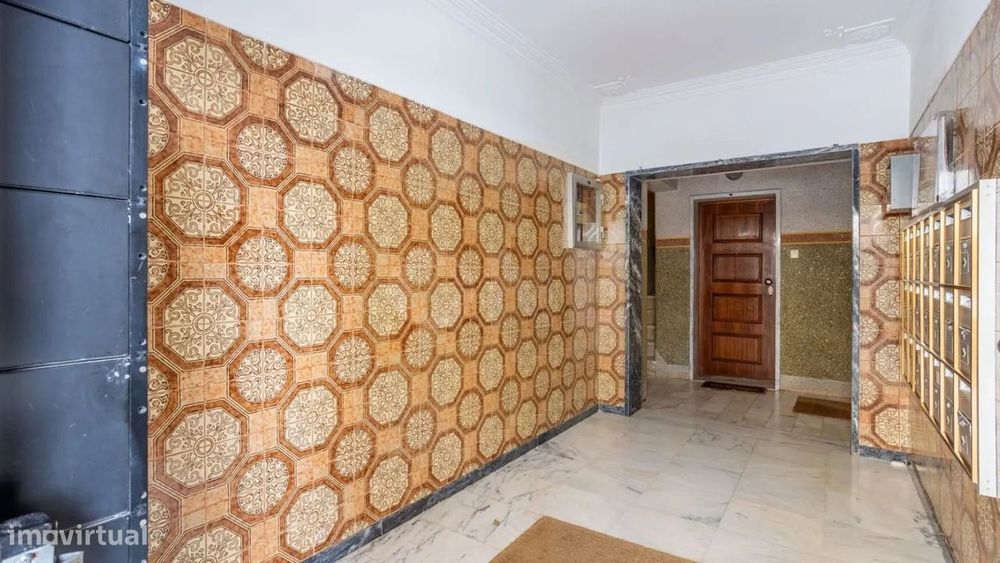 Apartamento T2 Renovado | Casal de São Brás, Amadora