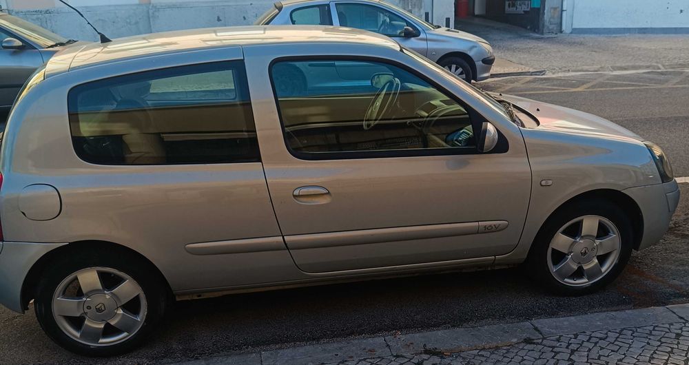Renault Clio II 1.2 16V (75cv) – 189.600 KM – IPO até 2027