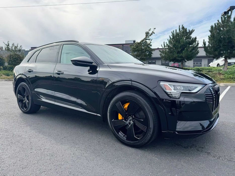 Audi e-tron Premium      2021