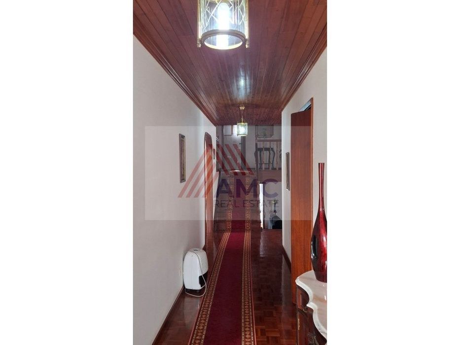 Moradia Com 2 Pisos 11 Divisões E 2 Garagens Na Candelária, Madalen...