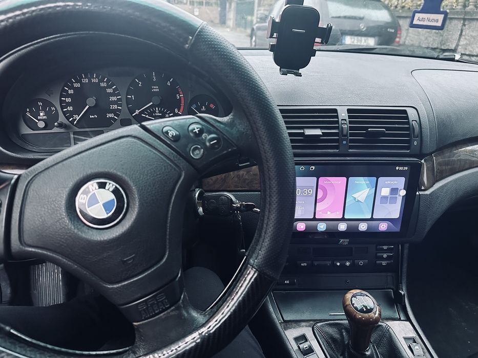 •	BMW Série 3 pronto a circular