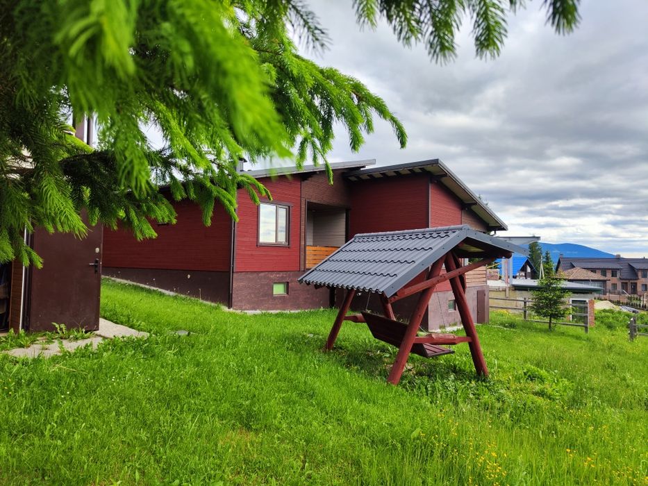 Будинок в Карпатах біля Буковелю. Яблуниця. Продаж дуплекса 2 в 1