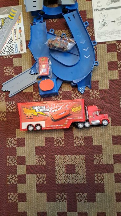 Игра - трек  детская, Piston Cup Speedway фирмы DISNEY США НОВАЯ