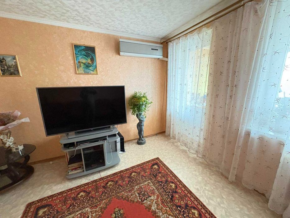 Продам 3-х комнатную видовую, крупногабаритную квартиру .