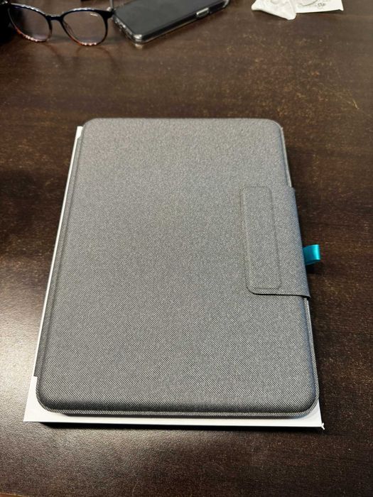 iPad Air Wi-Fi + Cellular 256 GB Blue (5th Gen) + Apple Pencil 2 + Logitech Folio Touch + Smart Folio