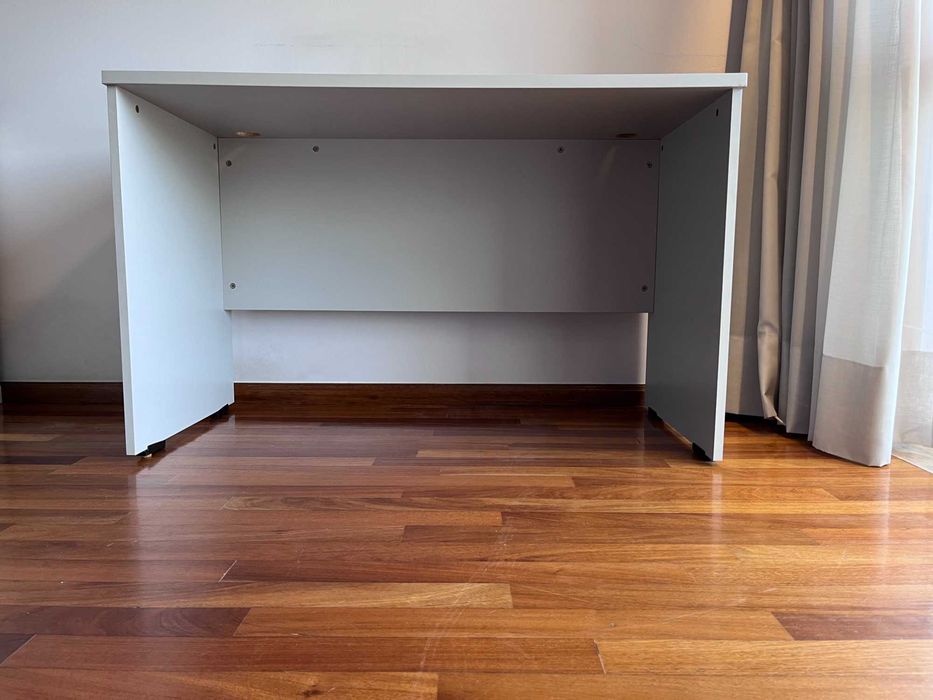 Secretária Riva Office