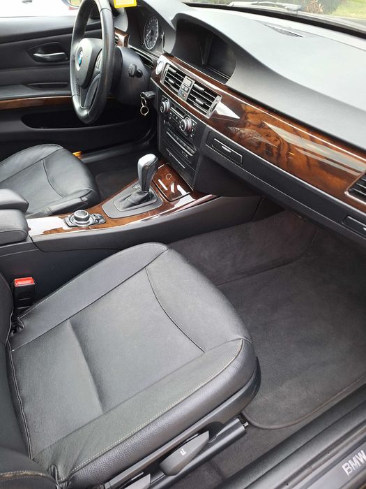 BMW seria 3 318 i, 2.0 benzyna, 143KM, 2011 r.