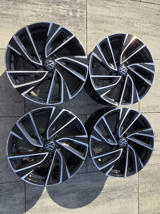 JAK NOWE Felgi Oryginalne VW GOLF 19” Adelaide ET50  5H0
