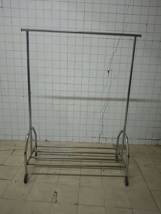 Charriot com rodas e prateleira