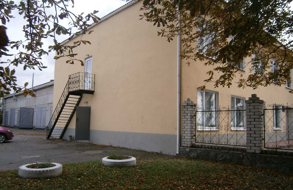 Великий виробничо-складський комплекс (АТП) 2014,5 м² з комунікаціями, ділянка 1,3 га, с-ще Козельщина