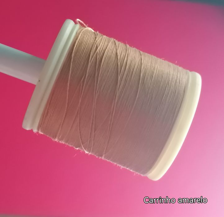 Linha de bordar à máquina Âncora 50 ou Clark & Co 50, 10 gramas aberto