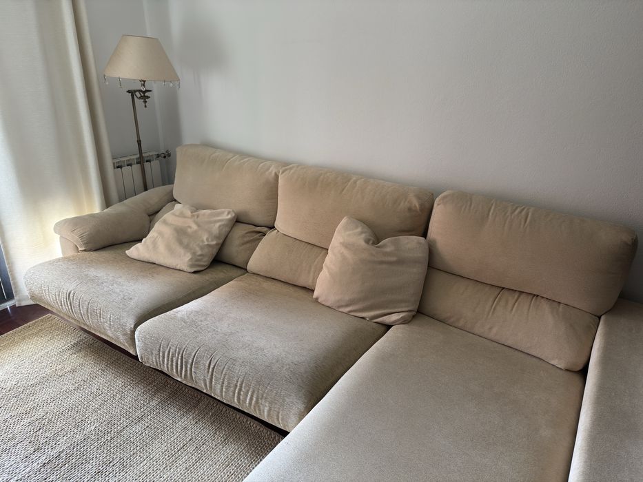 Sofá com chaise lounge - Bege