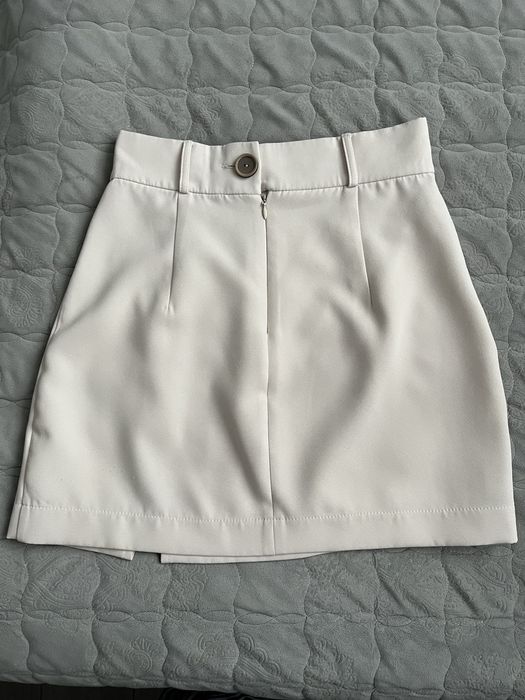 Бежева спідниця Amoslook з розпіркою