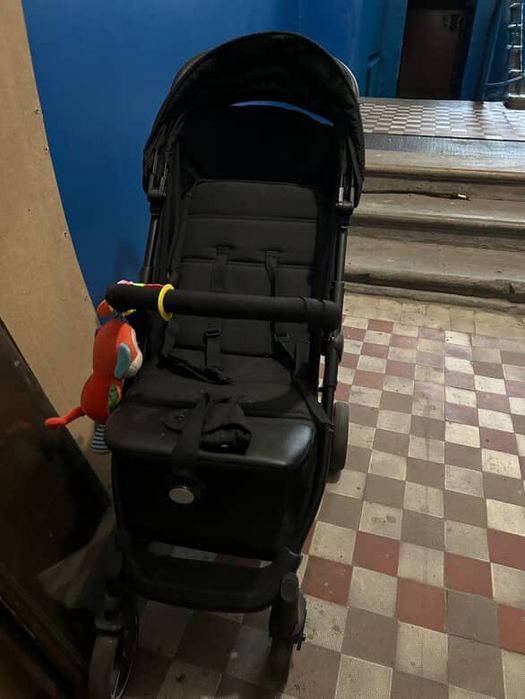 Дитячий прогулянковий візочок