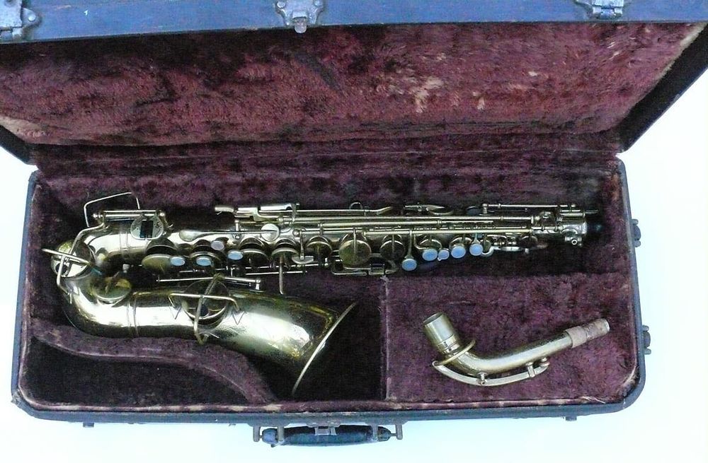 Saxofone Alto Buescher True-Tone (serie IV-1930)