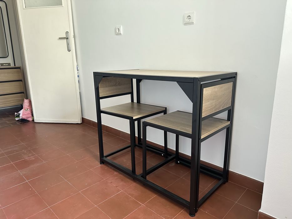 Mesa de jantar + 2 cadeiras