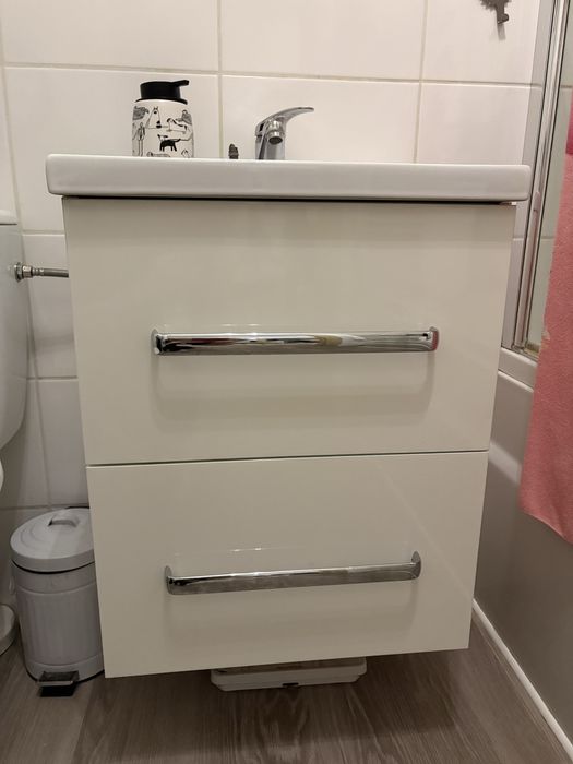 Szafka, umywalka, bateria