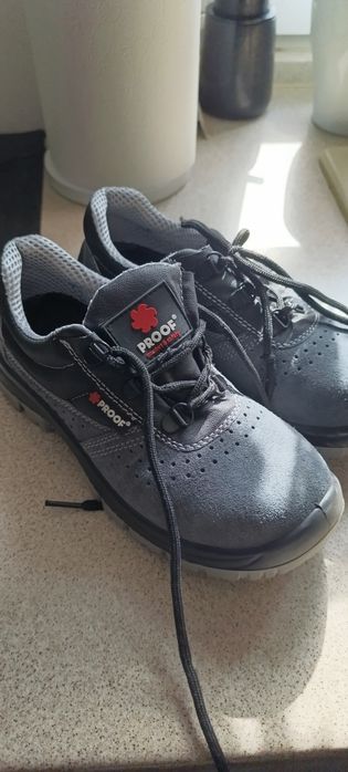 Buty robocze z blachami