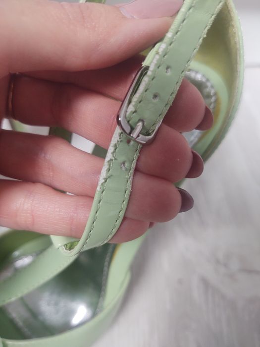 Sandałki na platformie Dee Zee