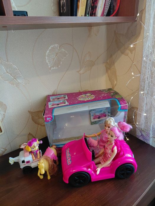 Машинка автомобіль для Барбі в подарунок  дві ляльки