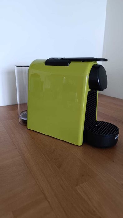 Ekspres do kawy na kapsułki DeLonghi Nespresso Essenza Mini EN85L
