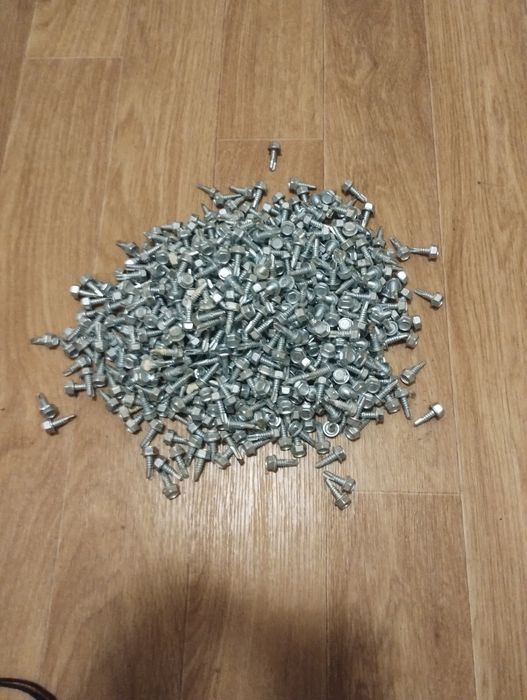 Саперская лопатка, саморезы