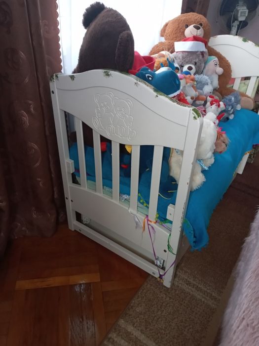 Дитяче ліжко на шарнірах