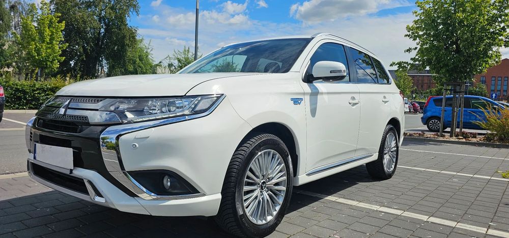 Mitsubishi Outlander 2.4 Plug-In Hybrid 224 Km Klima Kamera Cofania Niski Przebieg