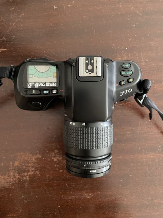 Máquina fotográfica Nikon F70