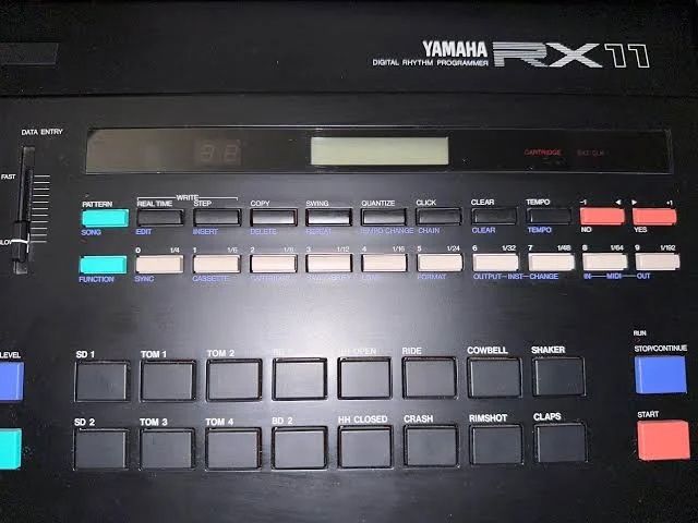 Caixa de ritmos vintage Yamaha RX11