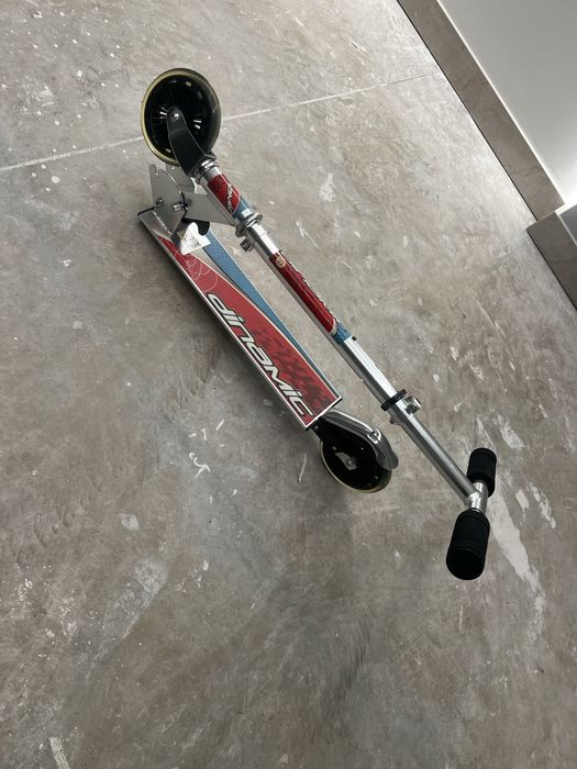 Trotinete criança / juvenil em alumínio dobrável – bom estado