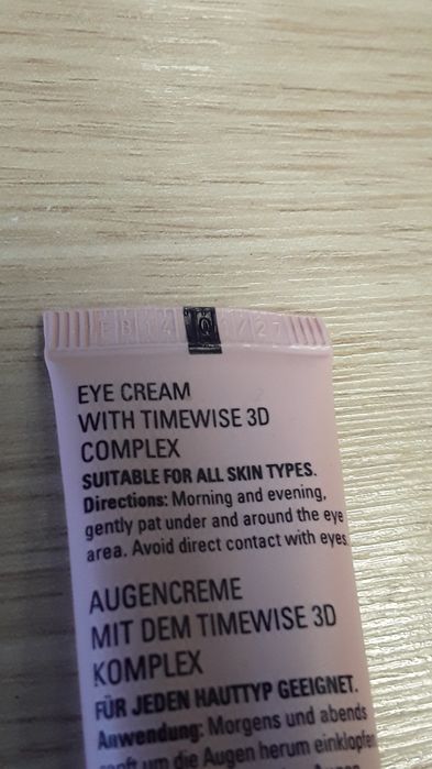 Krem pod oczy przeciwzmarszkowy.nowy.  Super promocja termin 07,27r