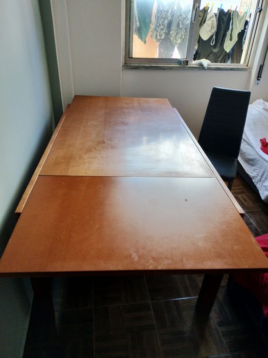Mesa de jantar e 4 cadeiras
