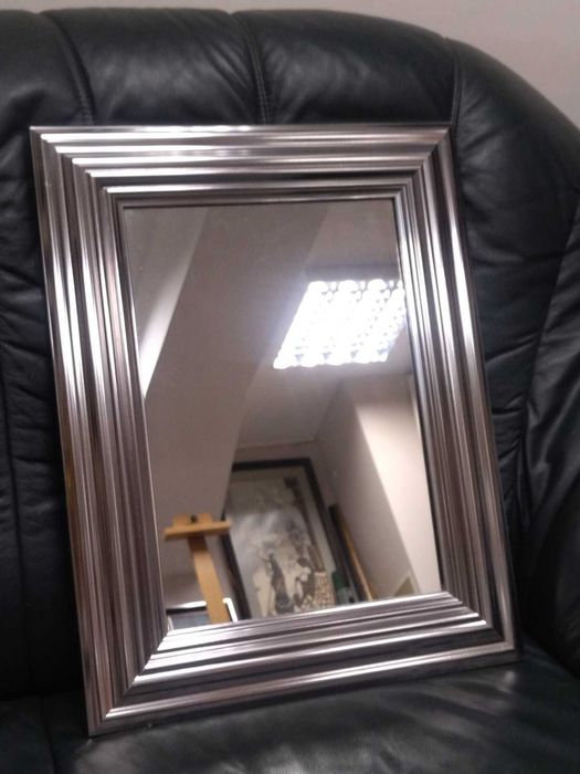 Зеркало в пластиковой раме
