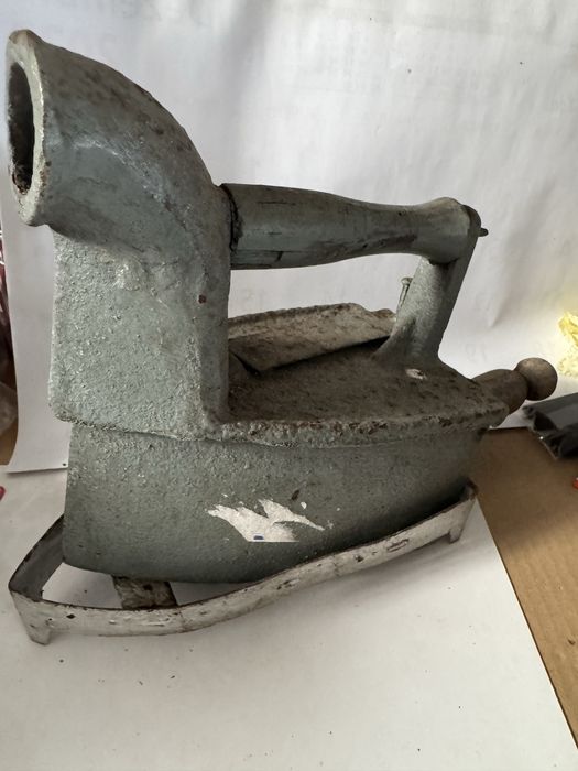 Ferro antigo a carvão
