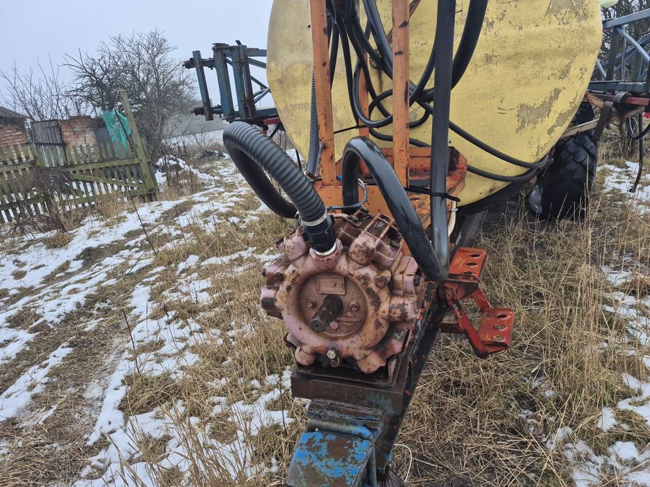 Оприскувач Вікторія-3000.