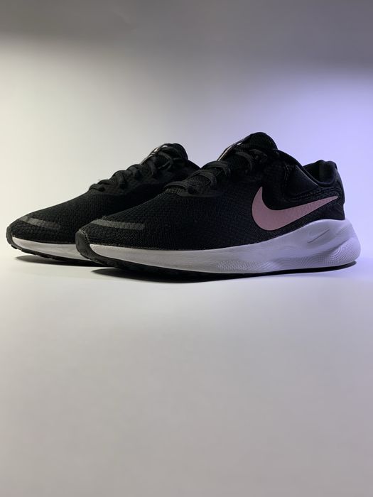 40 розмір  Nike Revolution 7