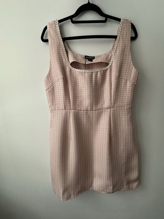Boohoo Petite sukienka tweedowa beżowa 40/42 dla niskich elegancka