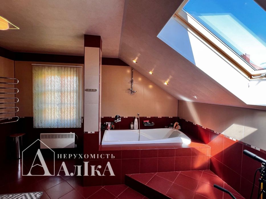 Продам великий маєток в неймовірному місці на березі річки Дністер