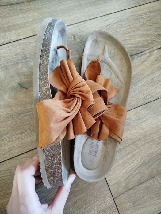 Zamszowe klapki japonki